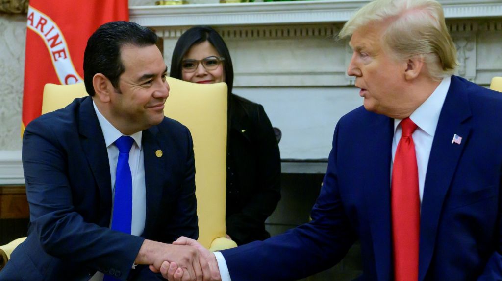  Trump recibe a Morales tras acuerdo migratorio entre EE.UU. y Guatemala 