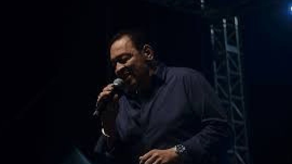  A sala de operaciones el salsero Tito Nieves 