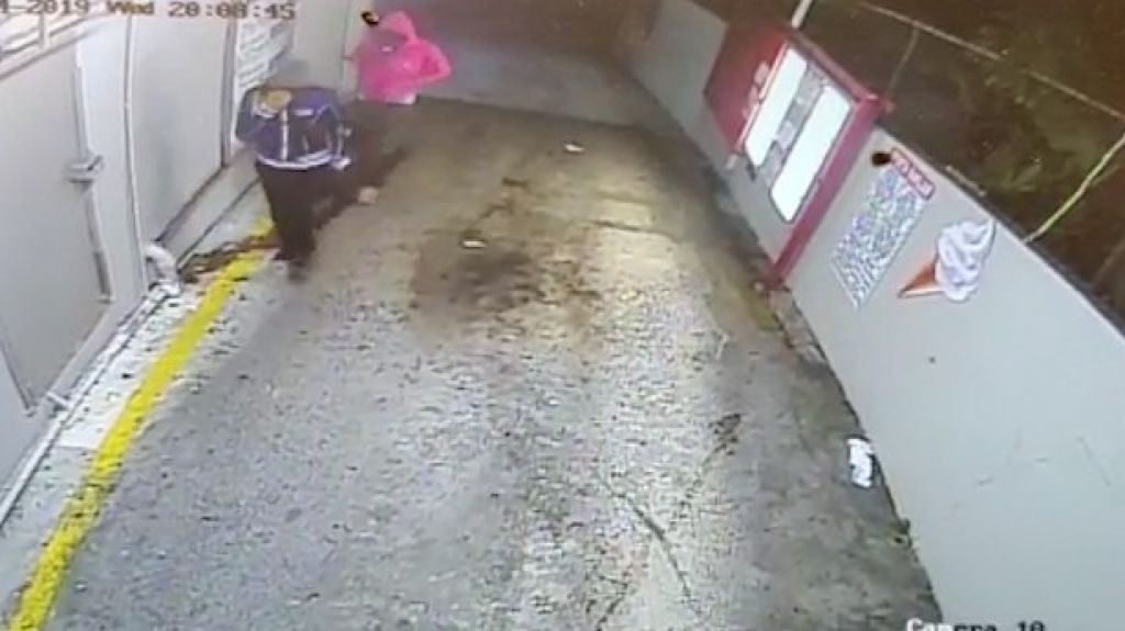  Video: Momento en que dos &ldquo;cacos&rdquo; asaltan restaurante &ldquo;chino&rdquo; en Gurabo 