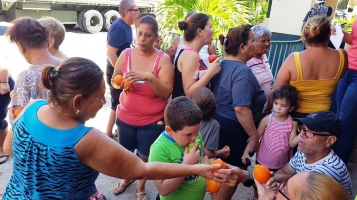 Alcalde de Santa Isabel continÃºa distribuciÃ³n de agua y alimentos y se queja de que ayuda llega a cuentagotas
