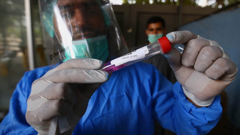  El gobernador de Nueva Jersey en cuarentena tras un positivo en su equipo 