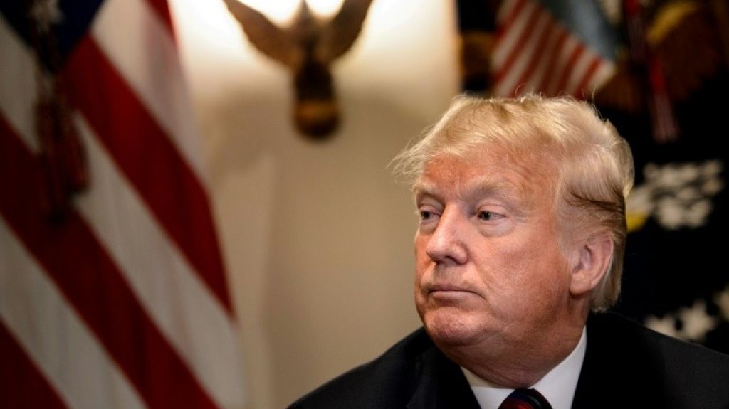  Trump monitorea los reportes de ataques contra la base que alberga tropas de EE.UU. en Irak 