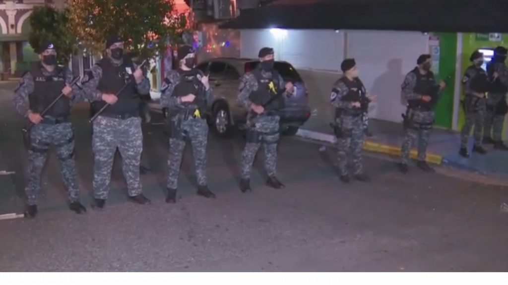  Video: Municipales cierran y desalojan esta noche la placita de Santurce 