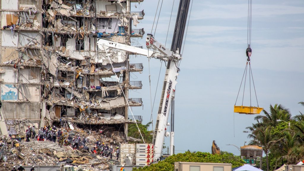  La esperanza de hallar personas con vida flaquea seis d&iacute;as despu&eacute;s del derrumbe 