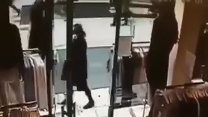 VIDEO: Graban el momento exacto en que un camiÃ³n embiste a una multitud en Estocolmo