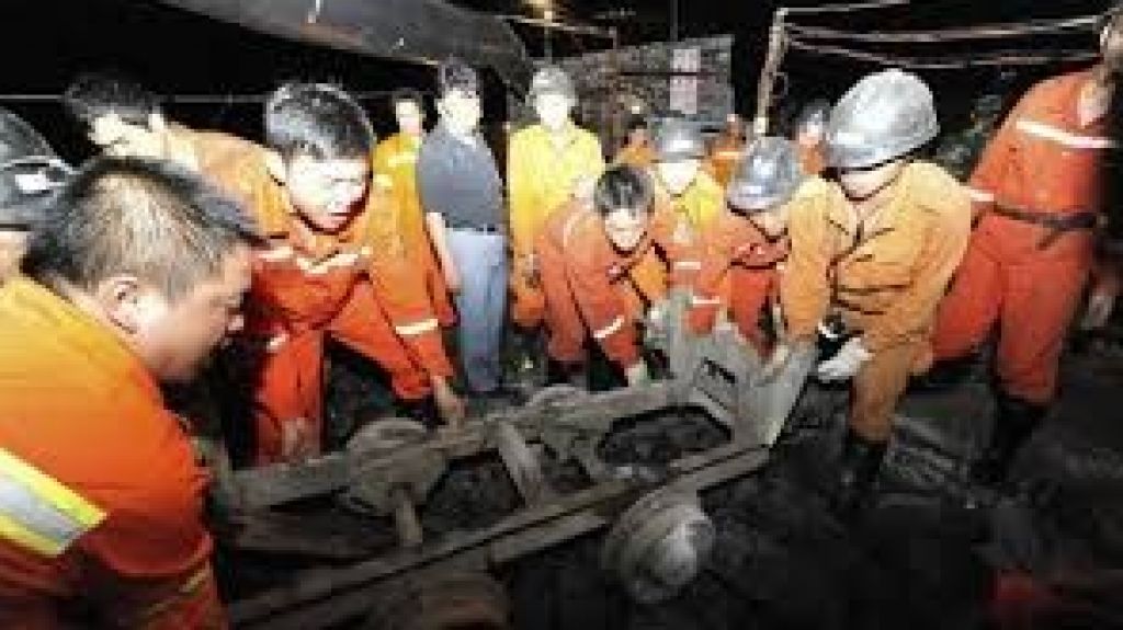  Vea video: Avanza con dificultades la b&uacute;squeda de los 18 mineros atrapados en China 