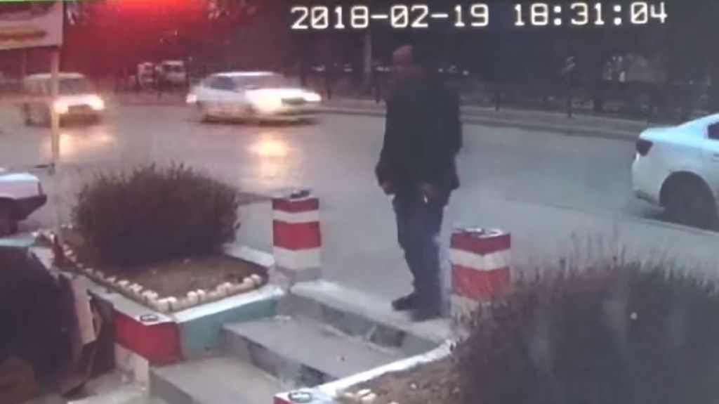  FUERTES IM&Aacute;GENES: Salio a fumar y termino muerto 