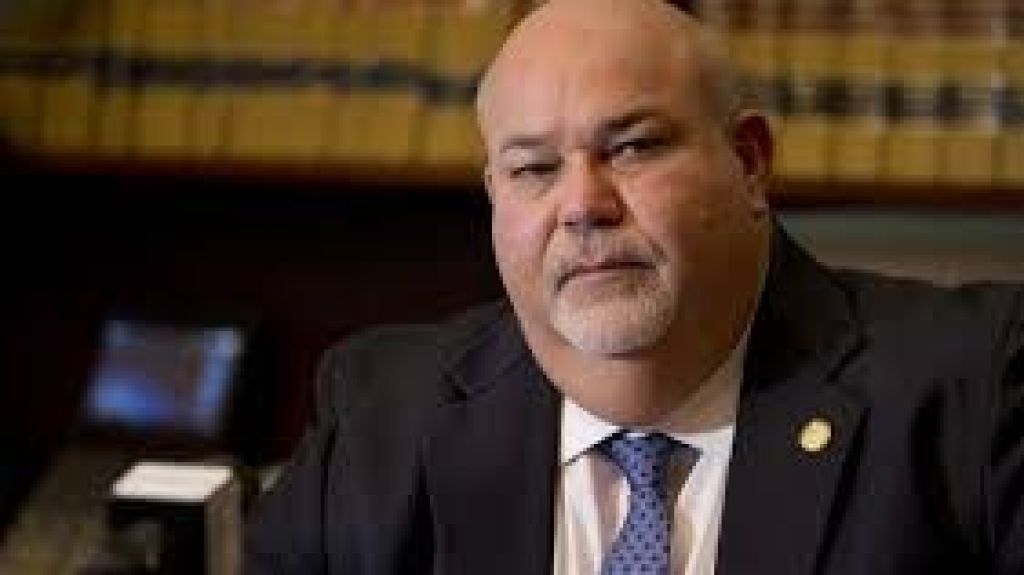  &lsquo;Johnny&rsquo; M&eacute;ndez pide al Congreso detener recortes a las pensiones 