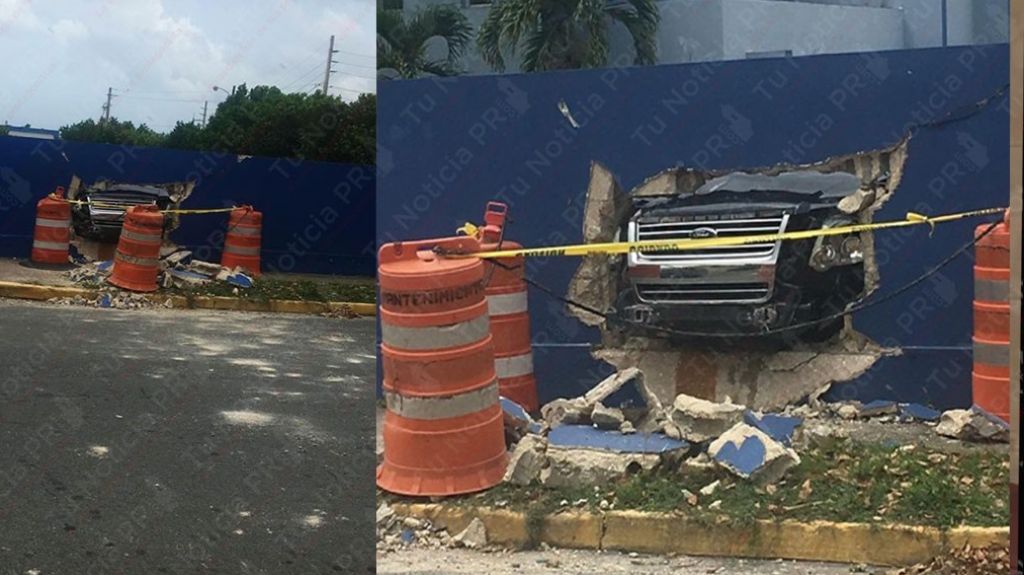  Policía choca una patrulla contra una pared en estacionamiento de la comandancia de Arecibo 