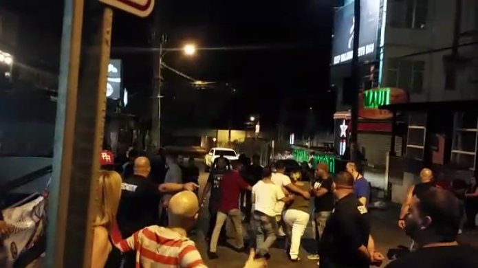 Video: Motín en la placita de Santurce deja un turista con la "Frente Raja" 