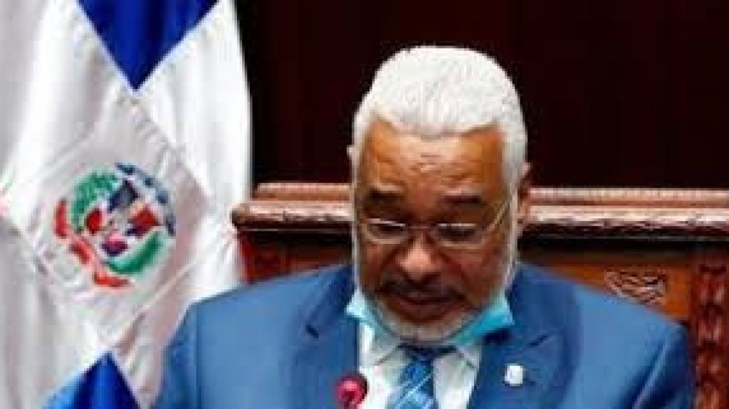  Evalúan a Radhamés Camacho por "desorden metabólico" tras aprobación de resolución de emergencia nacional 