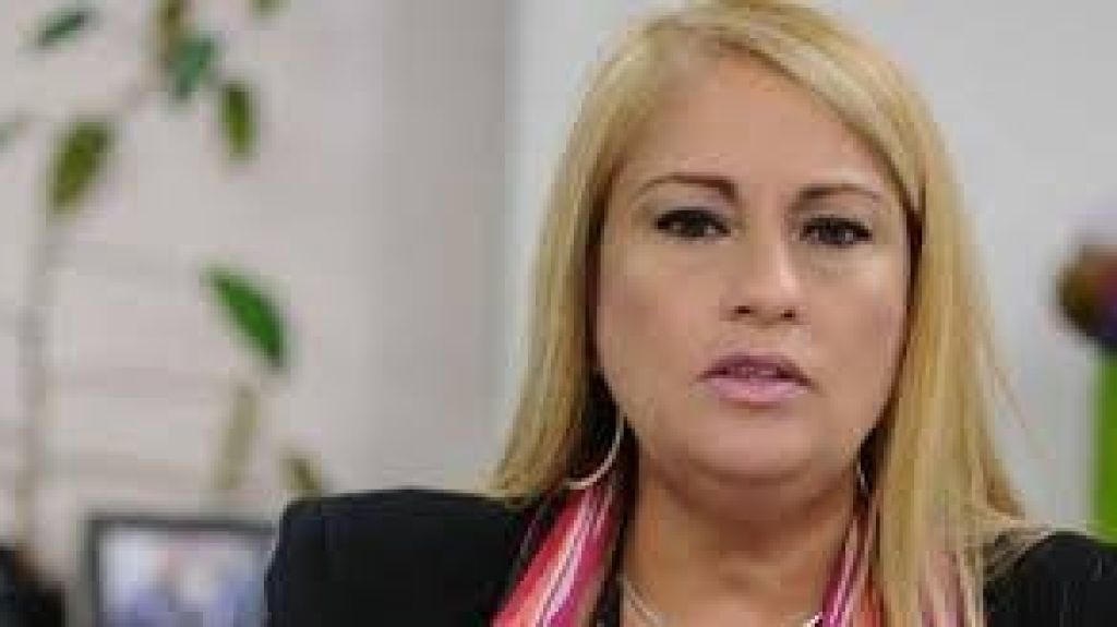  Le radican cargos a madre que se apropi&oacute; de $71,639 de cuenta de clase graduanda de la Academia Perpetuo Socorro 