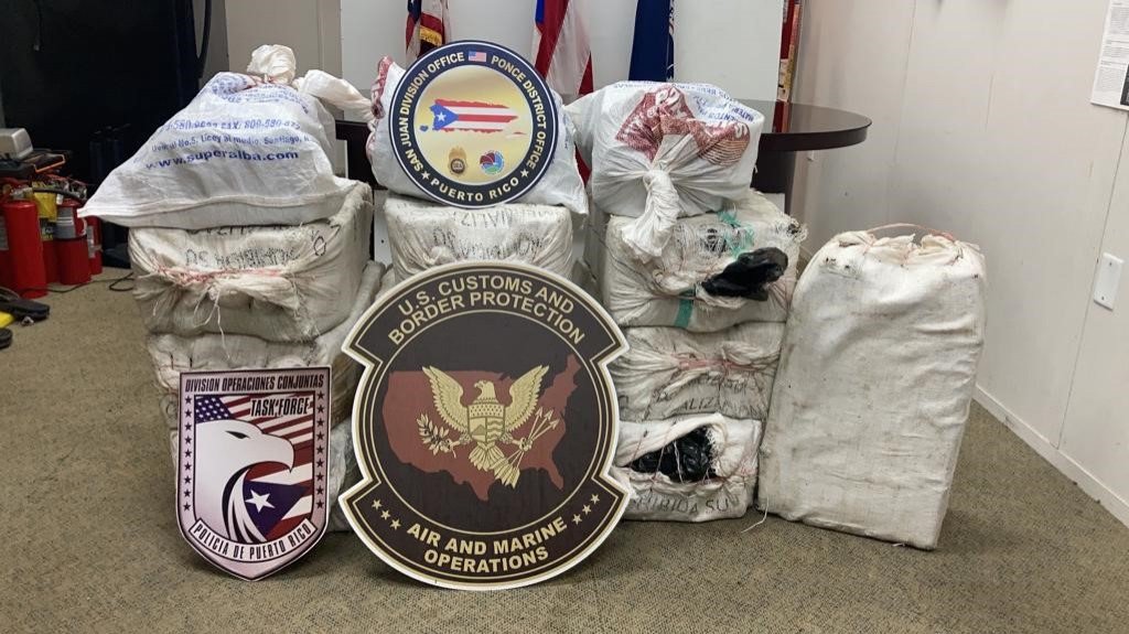  Agentes federales interceptan yola con 386 kilos de coca&iacute;na valorada en m&aacute;s de siete millones de d&oacute;lares 