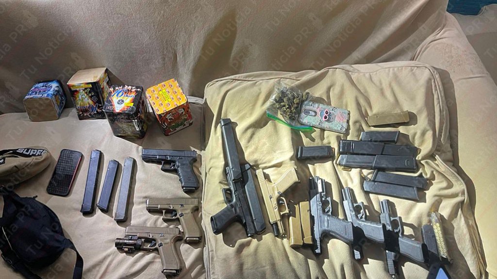  Polic&iacute;as llegaron a un negocio en San Juan y ocupan mas de 8 armas ilegales 