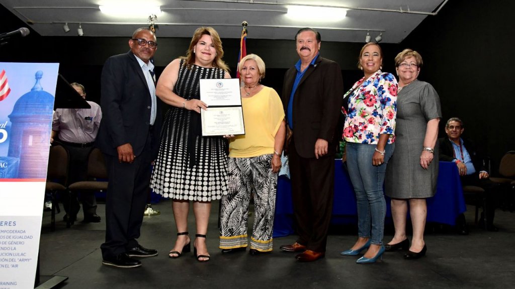  LULAC premia a Jenniffer Gonz&aacute;lez 