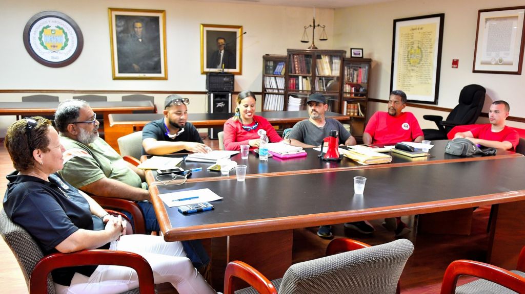  Vuelven a la mesa de negociaci&oacute;n Cadillac Uniform y la CGT en medio de huelga 