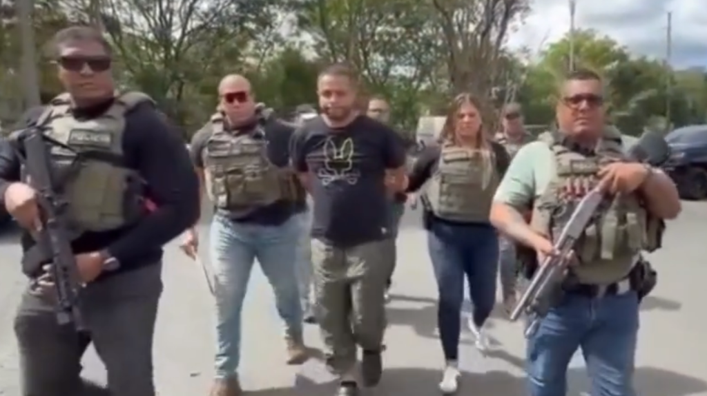  Video: Se rob&oacute; mas de 200 mil en cadenas de oro en joyer&iacute;a de San Juan, ayer lo arrestaron 