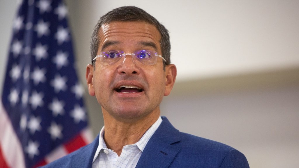  Gobernador sale de viaje hacia Dallas 