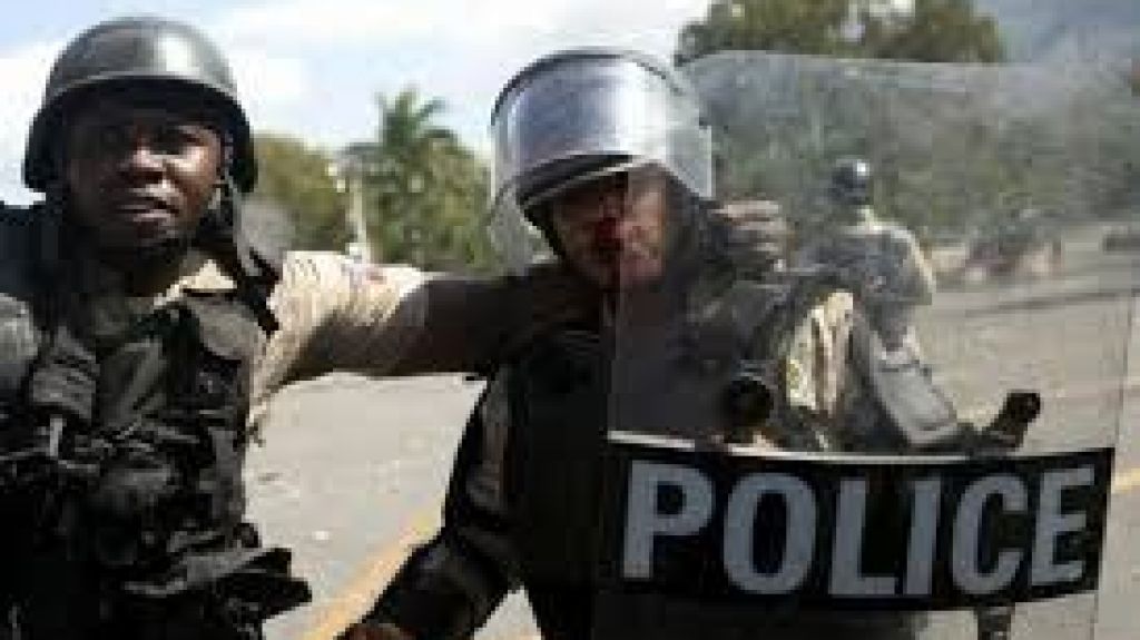  Vea video: Matan a dos civiles y un polic&iacute;a en Hait&iacute; en medio de tensi&oacute;n por crisis 