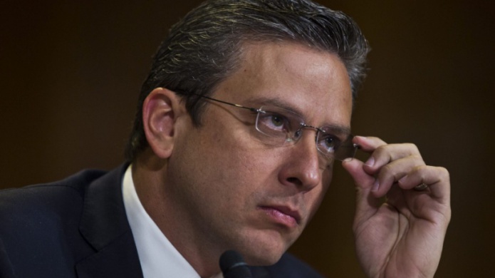 GOBERNADOR FIRMA ORDEN EJECUTIVA ESTABLECER HORARIO EXTENDIDO EN DEPENDENCIAS GUBERNAMENTALES