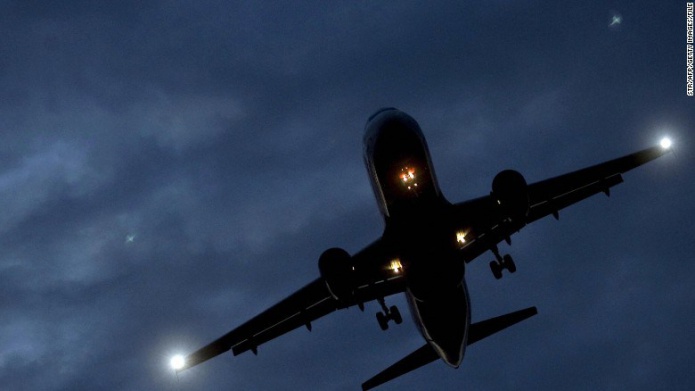 FBI: Hacker dice que logrÃ³ controlar el motor de un aviÃ³n durante un vuelo