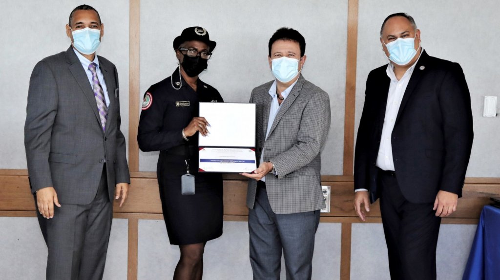  Municipio y UPR de Carolina otorgan certificados de capacitación a la Policía municipal 