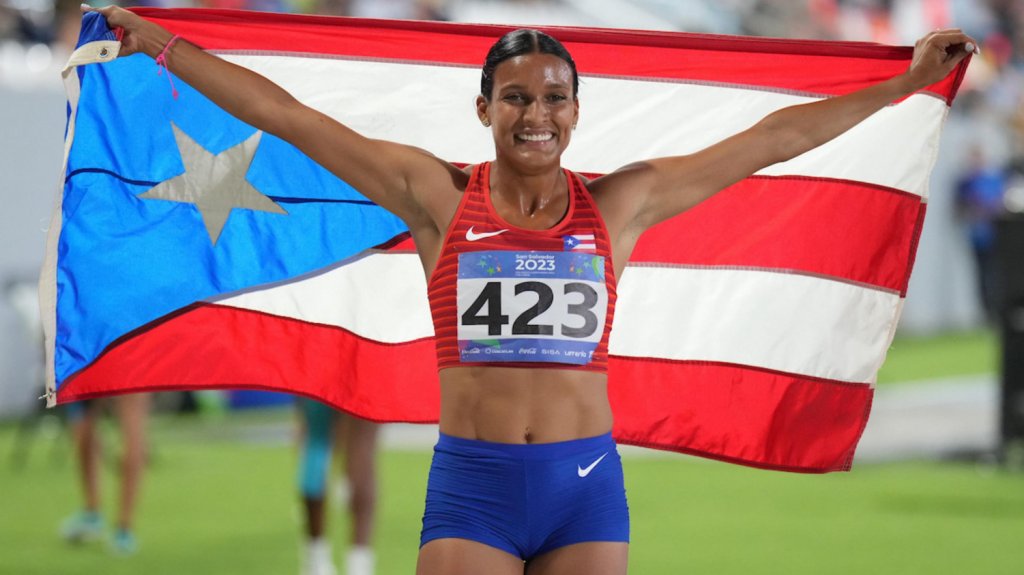  Secretario del DTRH felicita a empleados por gesta en los Juegos Centroamericanos y del Caribe 