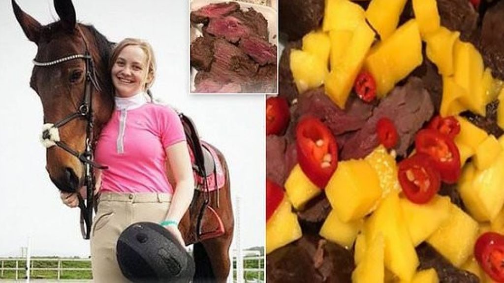  Amenazan de muerte a la joven que se comi&oacute; su caballo sacrificado y comparti&oacute; la foto del plato en Facebook 