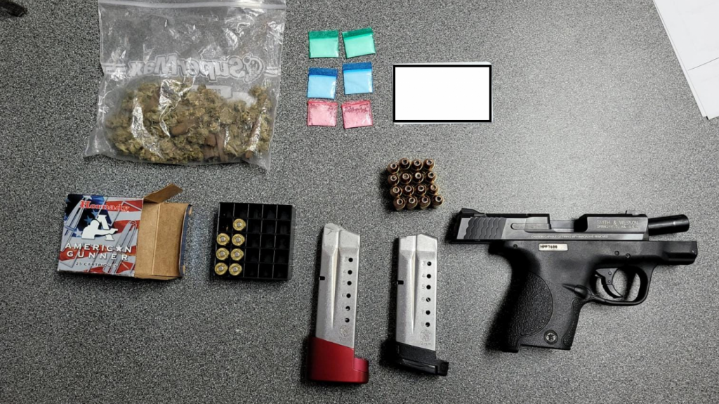  Arrestan 2 hombres con una pistola y drogas en Ceiba 