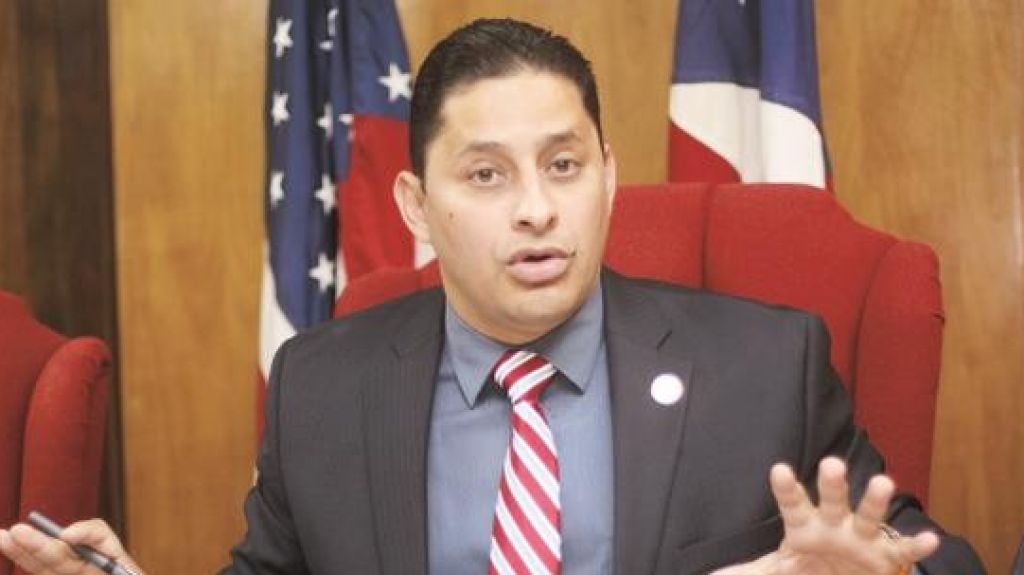  Cuestionan viaje a Espa&ntilde;a de alcalde de Arecibo y construcci&oacute;n de un parque tem&aacute;tico chino 