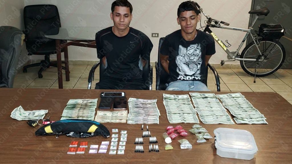  Municipales de Trujillo Alto arrestan dos &ldquo;chamaquitos&rdquo; de 19 a&ntilde;os operando punto de drogas 