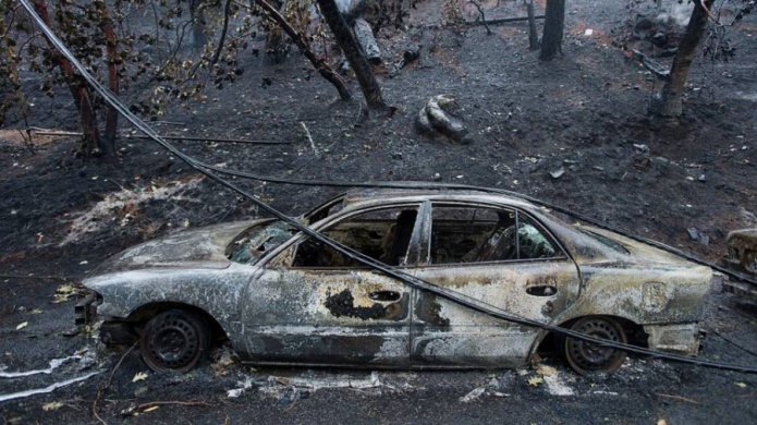 Aumentan a cinco los muertos por incendios en California