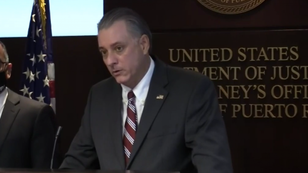  Federales procesan a hombre por vender mascarillas y toallitas desinfectantes a sobreprecio 