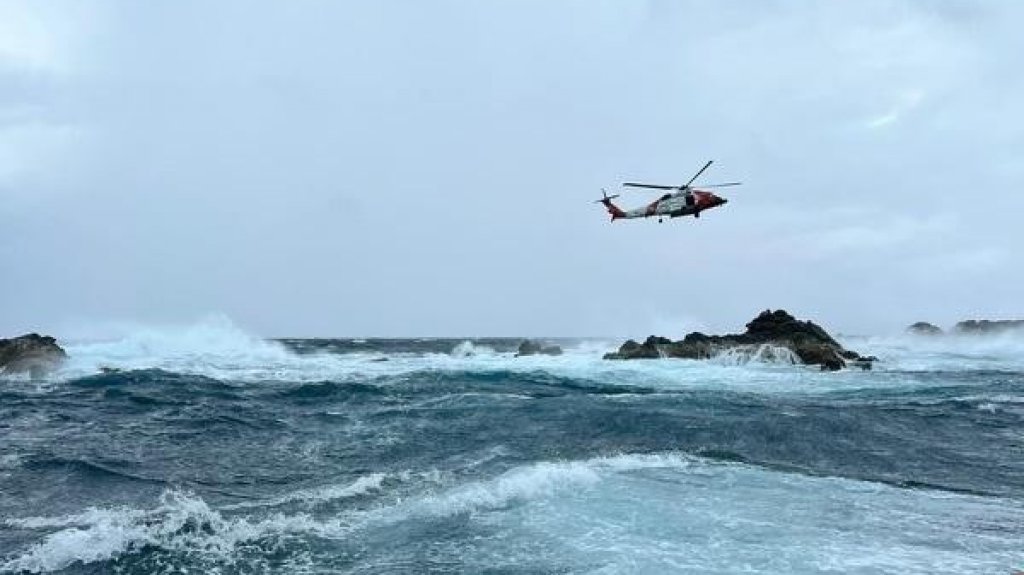  Capturan a 18 migrantes escondidos en una barcaza que lleg&oacute; a San Juan 