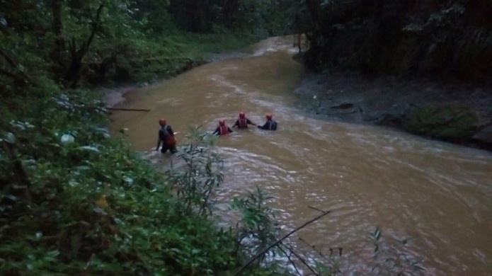 Reanudan bÃºsqueda de menores arrastrados por rÃ­o en San SebastiÃ¡n 