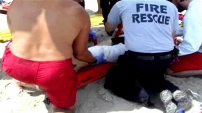 Mujer es mordida por un tiburÃ³n en playa de Vero Beach, Florida
