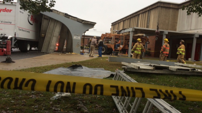 25 heridos por el derrumbe de una marquesina en una secundaria de Carolina del Norte