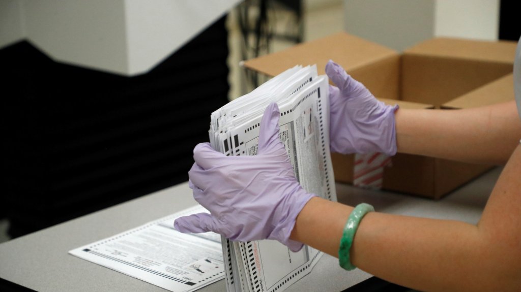  EE.UU., a&uacute;n sin presidente y ante una crisis institucional 