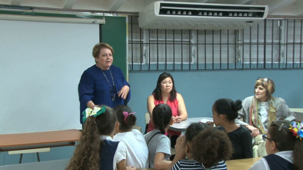  Congresistas escuchan necesidades del magisterio y estudiantado en plantel escolar 