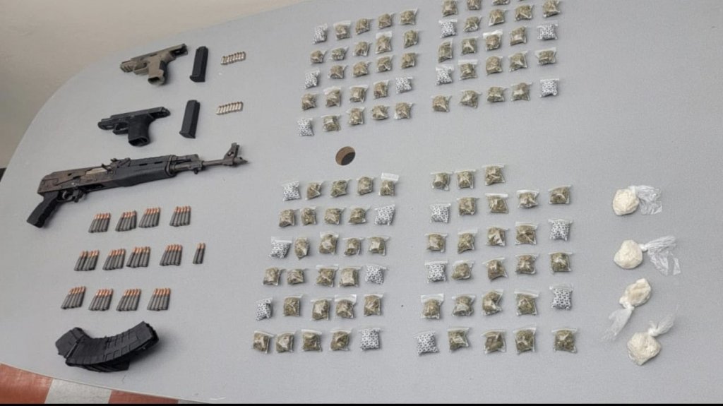  Agentes de la Polic&iacute;a encuentran armas, municiones y drogas en Santa Isabel 