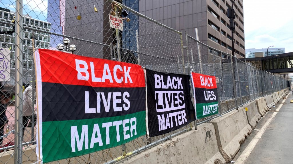  Polic&iacute;a acusado de asfixiar a George Floyd us&oacute; &ldquo;fuerza mortal&ldquo;, dice experto 