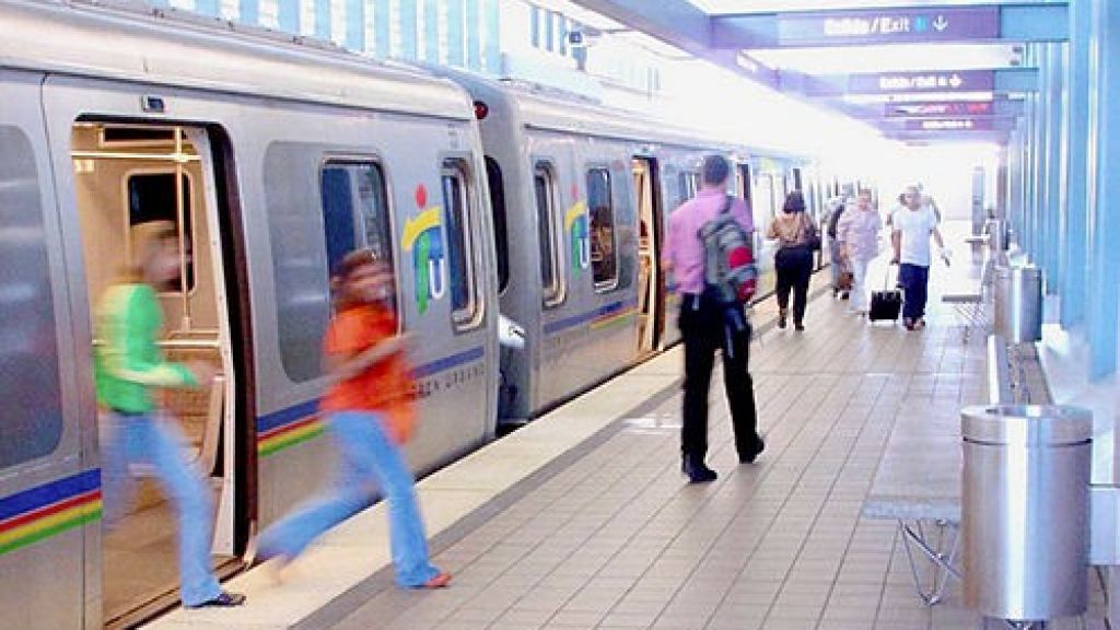  Dan reinicio al servicio diario de la AMA y el Tren Urbano hasta las 8:00 de la noche 