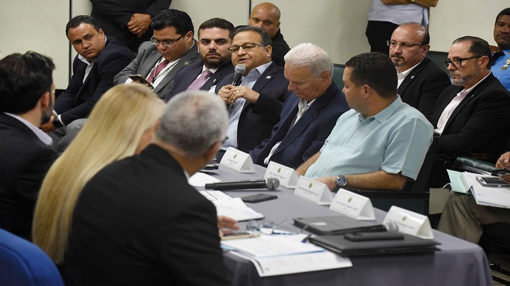  Ofrece el alcalde Caguas su f&oacute;rmula al gobernador para atender la crisis de seguridad p&uacute;blica 