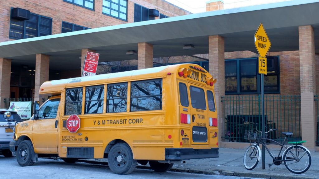  Retiran ayuda a escuelas de Florida por discriminar a alumnos homosexuales 