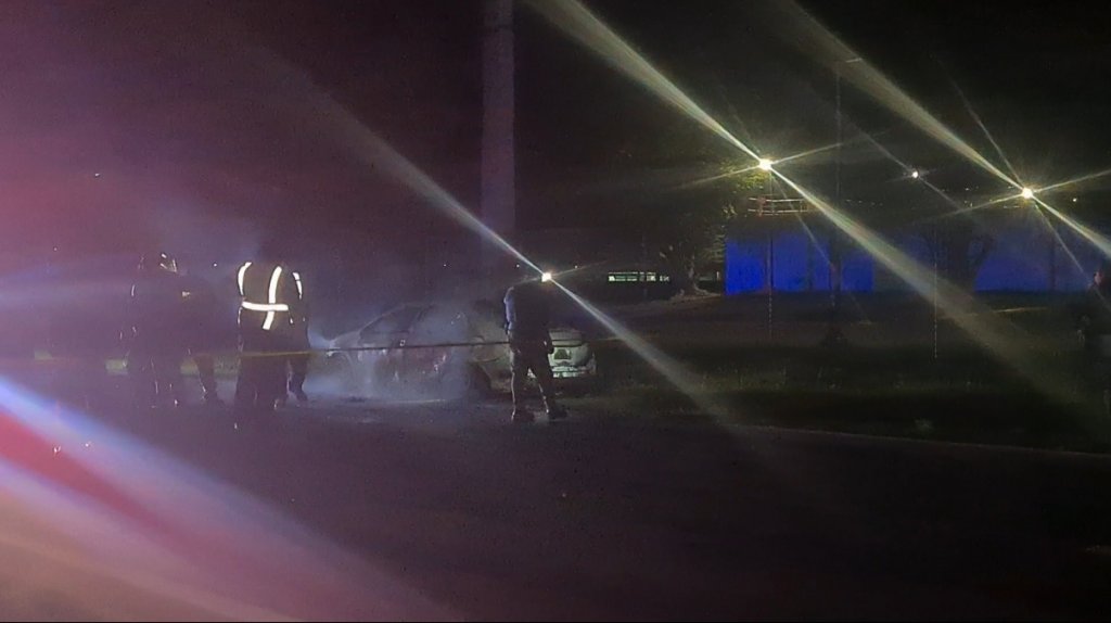  Video: Investigan como asesinato caso de cuerpo quemado dentro de un auto anoche en Cata&ntilde;o 