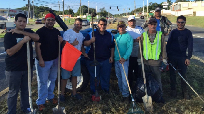 Ciudadanos de Camuy se tiran a la calle a ayudar tanto a DTOP como a la Autoridad de Carreteras en su difÃ­cil situaciÃ³n econÃ³mica