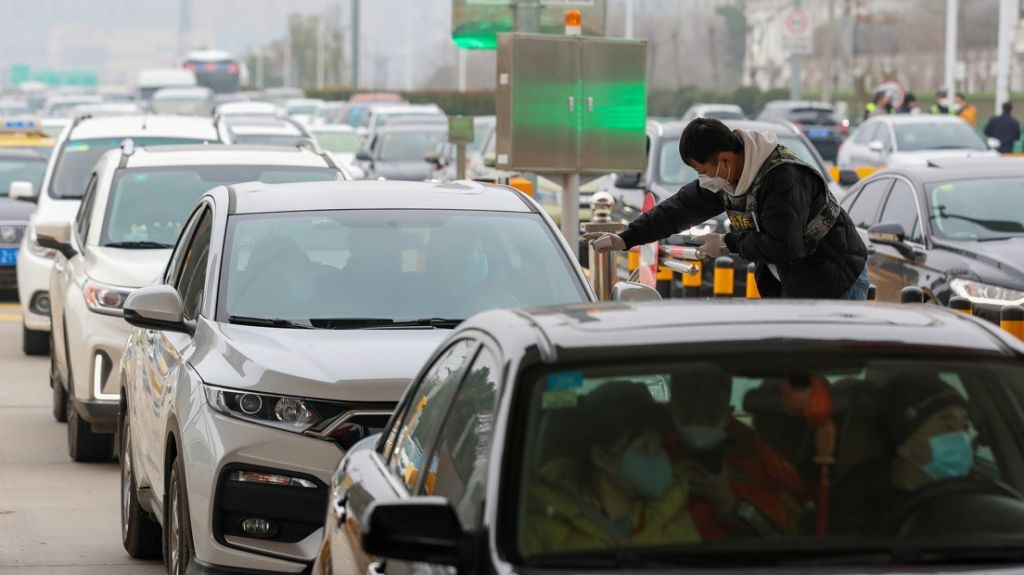  China cierra una cuarta ciudad, con una poblaci&oacute;n de 2,5 millones de habitantes, para evitar la propagaci&oacute;n del coronavirus 