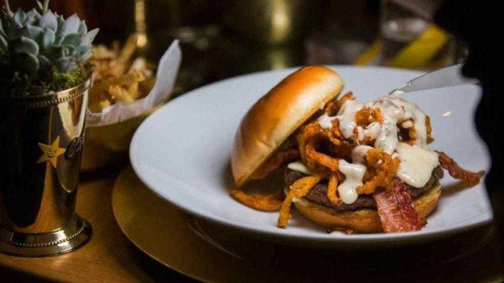  Famosa cadena vende hamburguesas con extracto de mariguana 