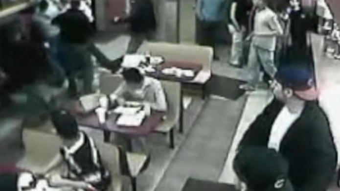 Publican video de brutalidad policiaca en Chicago hace 10 aÃ±os atrÃ¡s 