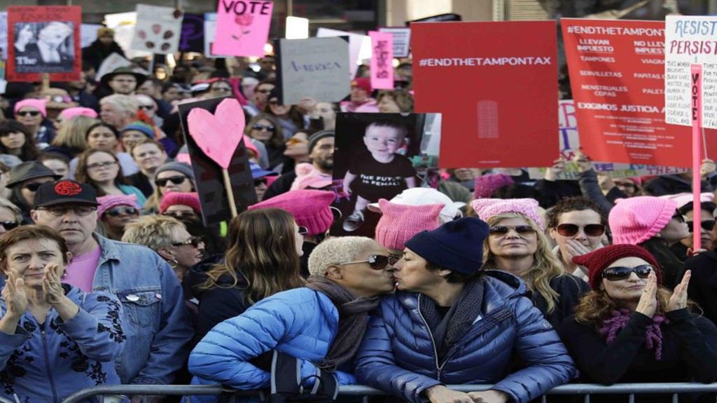  Video: Cientos de personas participan en la marcha contra la violencia sexual en Los &Aacute;ngeles 